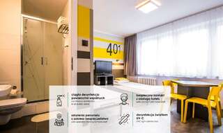 Отель Start Hotel Aramis Варшава Четырехместный номер с ванной комнатой-1
