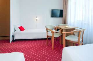 Отель Start Hotel Aramis Варшава Стандартный трёхместный номер "плюс"-15