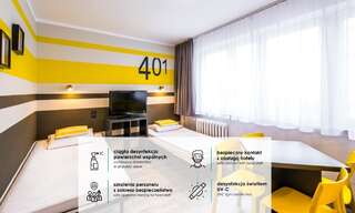 Отель Start Hotel Aramis Варшава Четырехместный номер с ванной комнатой-3